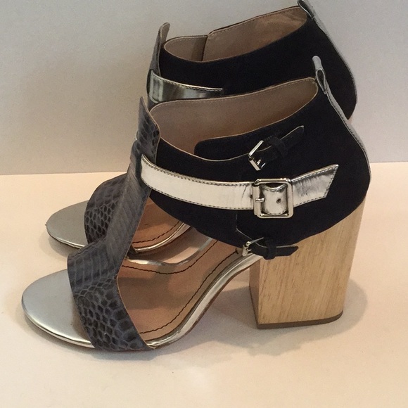 Elizabeth and James navy blue & silver heels - Picture 3 of 7